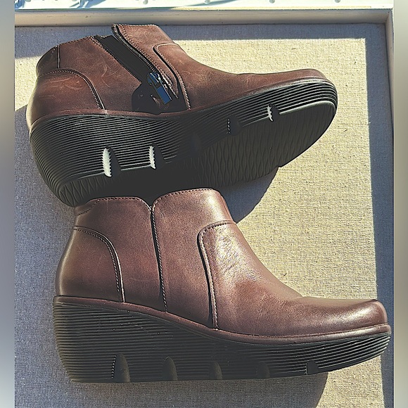 Clark’s Artisan Wedge Boot, Brown Leather Side Zip, Comfort Boot, Size Nine - Picture 10 of 12